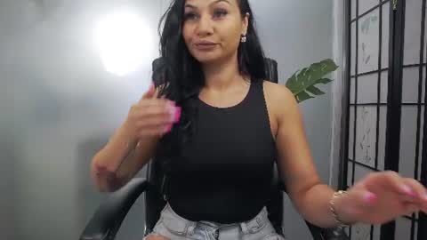 Snapshot of yaraxcox chatting on July 15, 3:45 am Yara online show from July 15, 3:45 am