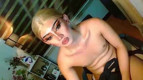 miss yasii online show from April 15, 6:04 pm