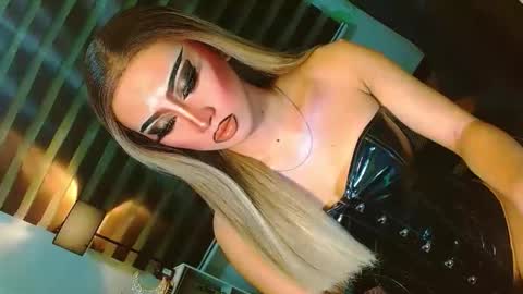 Snapshot of yasii19 chatting on June 11, 1:53 pm miss yasii online show from June 11, 1:53 pm