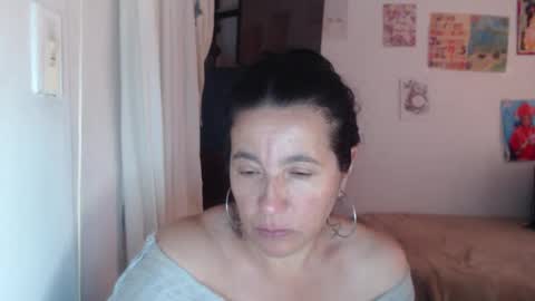 Snapshot of yasmin_love85 chatting on December 16, 2:33 pm yasmin_love85 online show from December 16, 2:33 pm