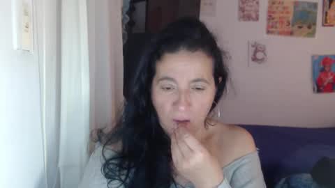 Snapshot of yasmin_love85 chatting on February 10, 2:32 pm yasmin_love85 online show from February 10, 2:32 pm