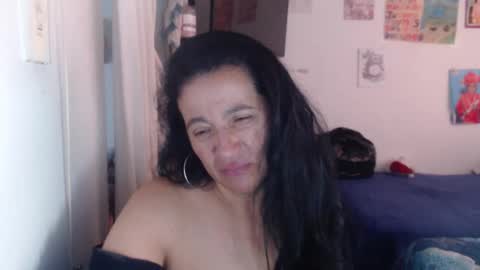 Snapshot of yasmin_love85 chatting on April 6, 1:45 pm yasmin_love85 online show from April 6, 1:45 pm
