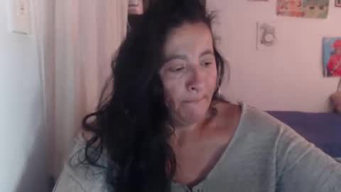 Snapshot of yasmin_love85 chatting on April 14, 3:40 pm yasmin_love85 online show from April 14, 3:40 pm
