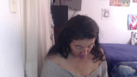 Snapshot of yasmin_love85 chatting on June 23, 2:26 pm yasmin_love85 online show from June 23, 2:26 pm