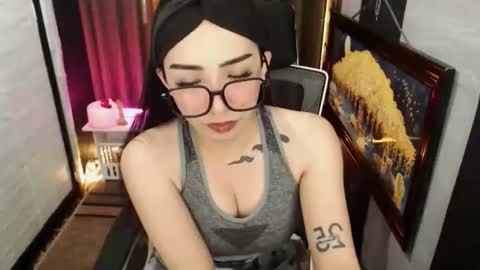 Snapshot of yassiered chatting on January 19, 3:54 am yassiered online show from January 19, 3:54 am