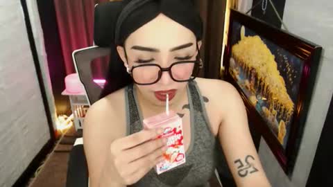 Snapshot of yassiered chatting on February 15, 10:03 am yassiered online show from February 15, 10:03 am