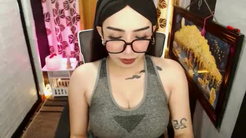 Snapshot of yassiered chatting on March 2, 10:55 am yassiered online show from March 2, 10:55 am