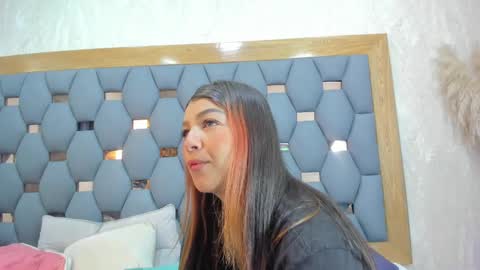 yayi derek  online show from October 25, 11:40 am