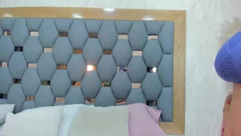 yayi derek  online show from November 20, 11:54 am