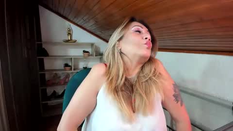 Snapshot of yayita_mature chatting on May 14, 3:19 pm yayita online show from May 14, 3:19 pm