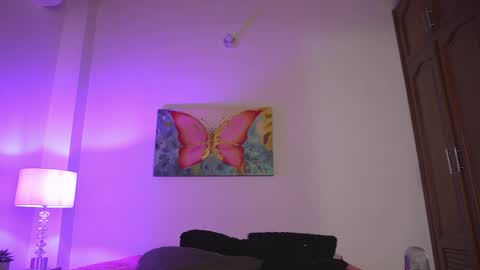Snapshot of yayoi_cresp18 chatting on May 4, 6:59 pm yayoi_cresp18 online show from May 4, 6:59 pm
