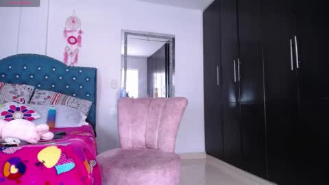 Snapshot of yazmin_mature chatting on April 18, 7:18 pm Jasmin online show from April 18, 7:18 pm