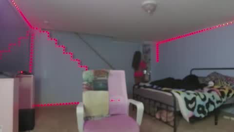 Snapshot of yazminroyal chatting on December 11, 2:33 pm Yazmin Royal online show from December 11, 2:33 pm