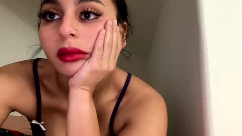 Snapshot of yazzydeleon chatting on November 13, 7:18 am yazzydeleon online show from November 13, 7:18 am