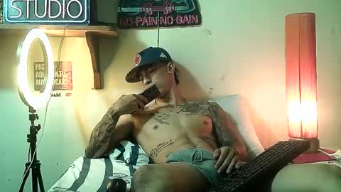 Snapshot of yeisoncastellanos1999 chatting on May 6, 6:46 pm yeisoncastellanos1999 online show from May 6, 6:46 pm