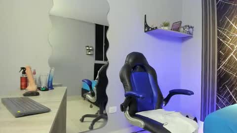 Snapshot of yelena03 chatting on February 9, 9:41 pm yelena03 online show from February 9, 9:41 pm