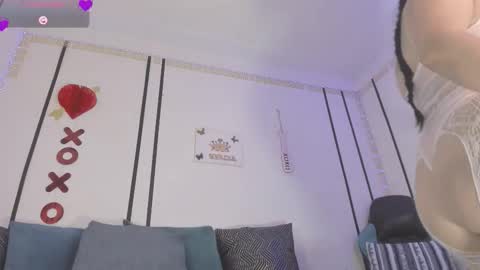 Yelena Owens online show from March 10, 1:54 am