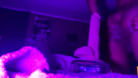 Ella Ts online show from March 15, 8:53 am