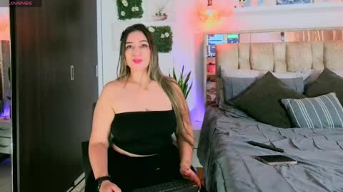 yellow_lily online show from May 10, 4:45 pm