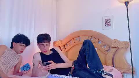 Snapshot of yeremmy_twink chatting on July 25, 9:12 pm yeremmy_twink online show from July 25, 9:12 pm