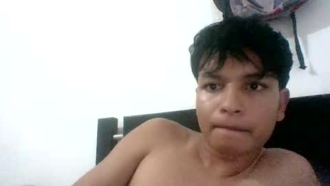 Snapshot of yeremy_boy chatting on July 4, 5:57 am yeremy_boy online show from July 4, 5:57 am