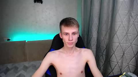 Snapshot of yes_cute_boy_ chatting on February 23, 4:13 pm Eden online show from February 23, 4:13 pm