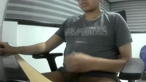 Snapshot of yesidxxx123_ chatting on June 7, 4:49 am yesidxxx123_ online show from June 7, 4:49 am