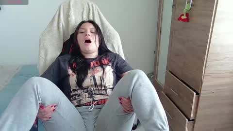Snapshot of yessica_gomez01 chatting on June 2, 8:55 pm yessica_gomez01 online show from June 2, 8:55 pm