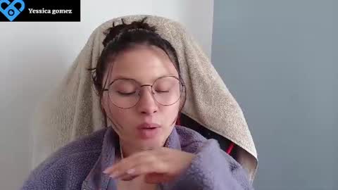 Snapshot of yessica_gomez01 chatting on June 26, 10:14 pm yessica_gomez01 online show from June 26, 10:14 pm