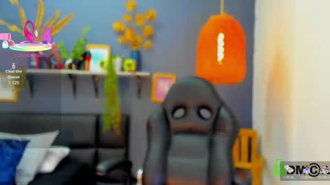 Snapshot of yessika_parker chatting on April 18, 8:51 am yessika_parker online show from April 18, 8:51 am