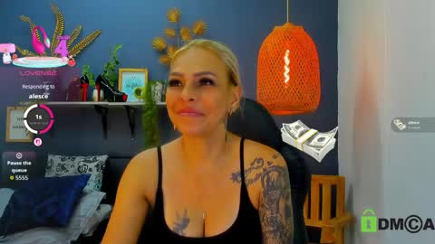Snapshot of yessika_parker chatting on May 4, 8:43 am yessika_parker online show from May 4, 8:43 am