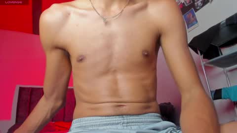 Snapshot of yesua281 chatting on April 13, 4:29 am yesua281 online show from April 13, 4:29 am