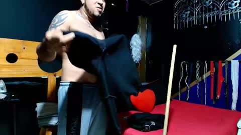 Snapshot of yingandyangg chatting on February 18, 5:53 pm yingandyangg online show from February 18, 5:53 pm