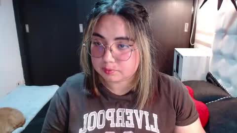 Snapshot of yini_angel07 chatting on March 9, 1:09 am hii i am yini online show from March 9, 1:09 am