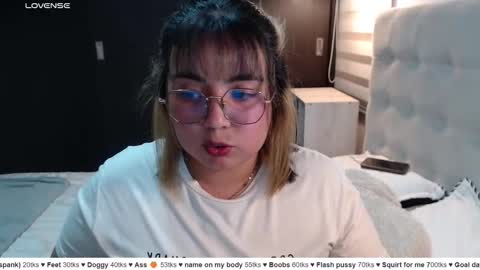 Snapshot of yini_angel07 chatting on March 12, 4:18 am hii i am yini online show from March 12, 4:18 am