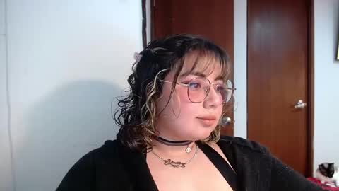 Snapshot of yini_angel07 chatting on March 16, 3:12 am hii i am yini online show from March 16, 3:12 am