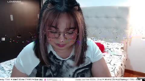 Snapshot of yini_angel07 chatting on April 7, 3:40 am hii i am yini online show from April 7, 3:40 am