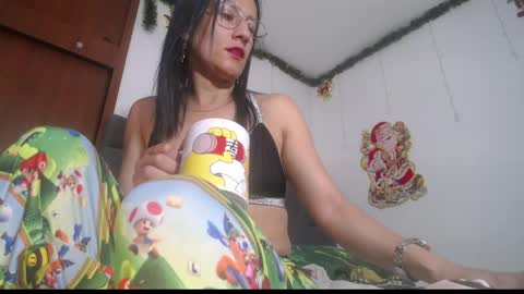 Yiny online show from December 22, 8:55 am