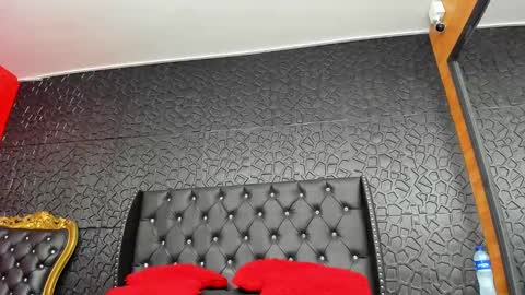 yiyisandoval online show from September 30, 3:17 pm