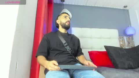 Yiyo online show from February 9, 3:10 am