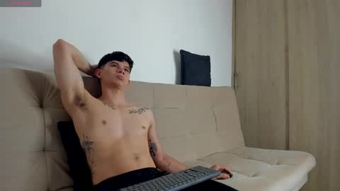 Snapshot of yizus_bonz chatting on May 7, 2:28 am yizus_bonz online show from May 7, 2:28 am