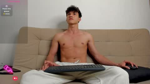 Snapshot of yizus_bonz chatting on May 11, 11:57 pm yizus_bonz online show from May 11, 11:57 pm