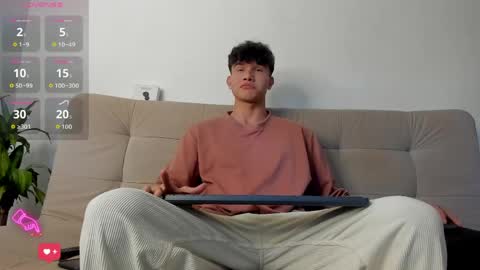 Snapshot of yizus_bonz chatting on May 22, 8:36 pm yizus_bonz online show from May 22, 8:36 pm