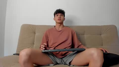 Snapshot of yizus_bonz chatting on June 9, 3:34 pm yizus_bonz online show from June 9, 3:34 pm