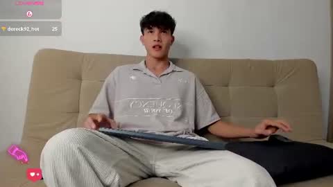 Snapshot of yizus_bonz chatting on July 6, 11:18 pm yizus_bonz online show from July 6, 11:18 pm