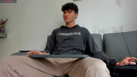 Snapshot of yizus_bonz chatting on July 22, 3:04 pm yizus_bonz online show from July 22, 3:04 pm