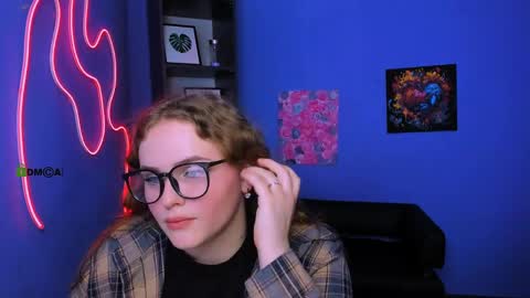 Snapshot of ylia_fress chatting on April 3, 11:19 am Ylia online show from April 3, 11:19 am