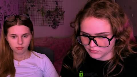 Snapshot of ylia_fress chatting on April 9, 1:27 pm Ylia online show from April 9, 1:27 pm