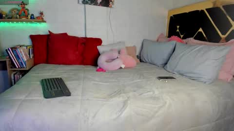 lucy online show from January 8, 2:25 am