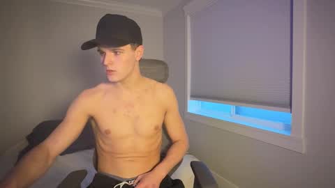 Snapshot of yngdesire1 chatting on February 4, 1:00 am yngdesire1 online show from February 4, 1:00 am